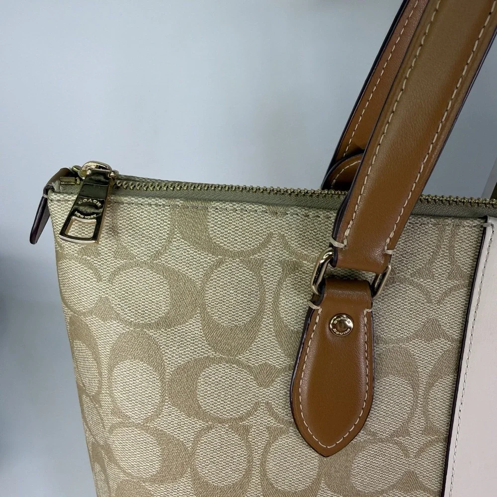 AUTHENTIC Coach Gallery Tote Signature Lt Khaki Chalk Saddle Top Zip Shoulder